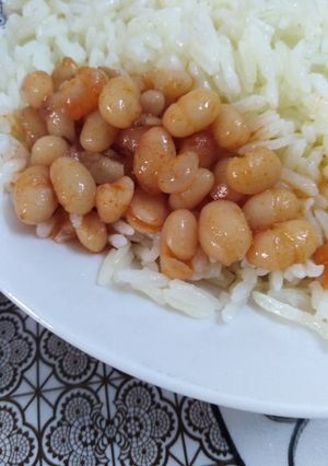 صورة لوصفة يخنة فاصوليا بيضاء حجم صغير