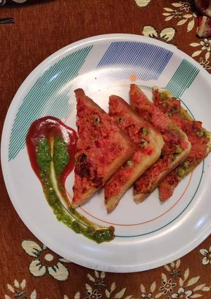 A picture of Mixed veg bread Besan suji toast.