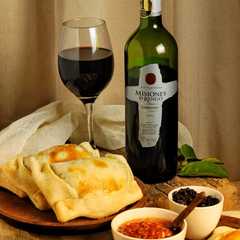 A picture of Empanadas de pino (chilenas) 🇨🇱.
