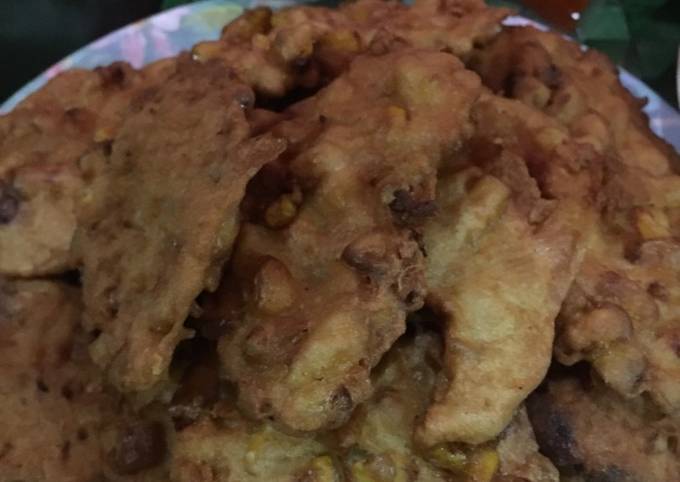 Langkah Mudah untuk Menyiapkan Bakwan jagung gurih kreces kreces ala manado yang Lezat
