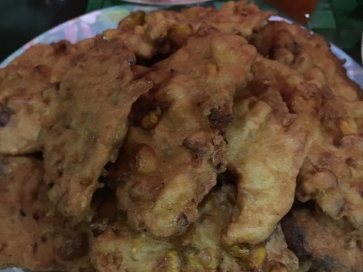 Langkah Mudah untuk Menyiapkan Bakwan jagung gurih kreces kreces ala manado yang Lezat