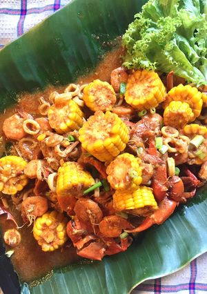 Foto resep Seafood Tumpah (Saus Pedas Manis) 🦀