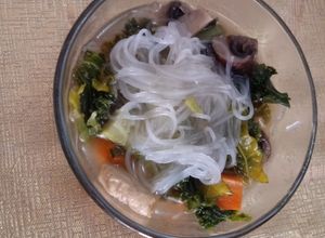 Una foto de Caldo de Kale y Fideo Chino