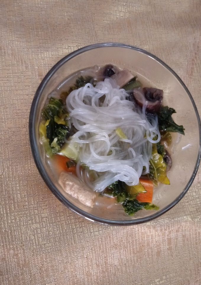 Una foto de Caldo de Kale y Fideo Chino