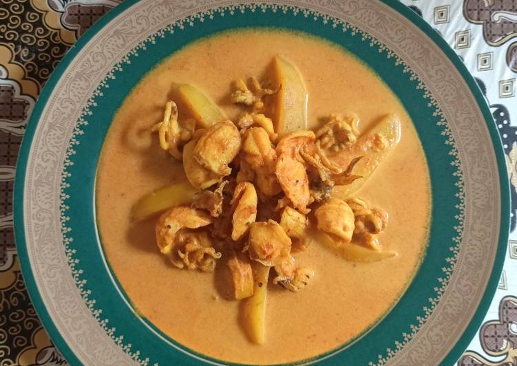 Langkah Mudah untuk Membuat Gulai sotong rencah kentang, Enak Banget