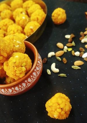 બુંદી ના લાડુ (Boondi Ladoo Recipe In Gujarati) રેસીપી મુખ્ય ફોટો