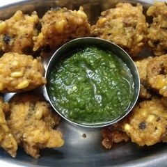 A picture of Dal ki pakodi.