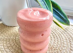 Foto principal de Smoothie de plátano, fresas y sandía
