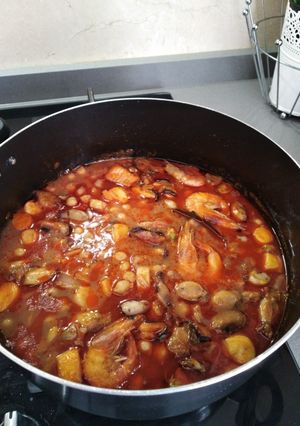 Una foto de Garbanzos con marisco