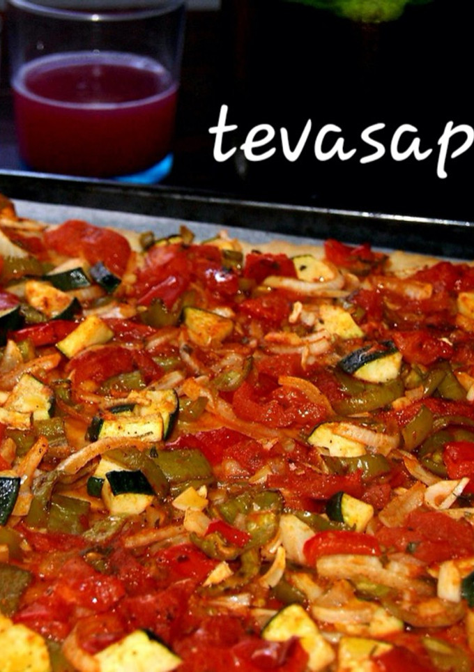 Una foto de Coca de verduras (Trampó) 🍅🌶🌶🍅