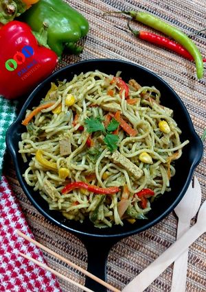 થાઇ નૂડલ્સ (Thai noodles recipe in Gujarati) રેસીપી મુખ્ય ફોટો