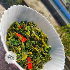 A picture of Mix saag { Methi, Sarson, Suva, thom(spring onion green) }.