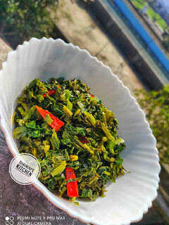 A picture of Mix saag { Methi, Sarson, Soya, thom(spring onion green) }.