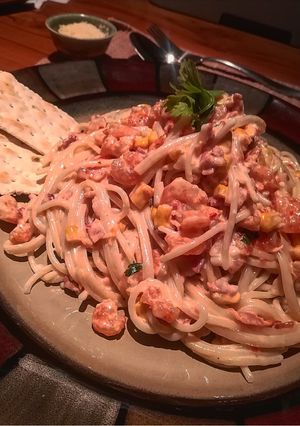 Una foto de Spaghetti con camarones y tocino 🥓 🍤