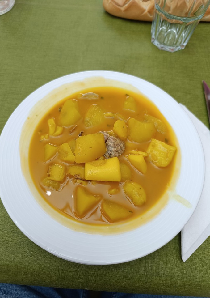 Una foto de Patatas a la marinera (Madre)