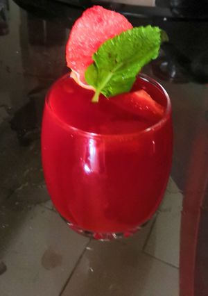 तरबूज स्मूथी (Tarbooj smoothie recipe in hindi) रेसिपी मुख्य फोटो
