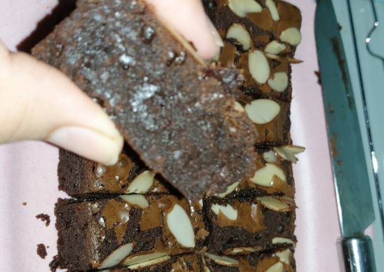 Bagaimana Membuat Brownies panggang ala kartika sari 😬, Enak