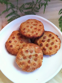 Una foto de Galletitas De Banana Y Almendras "Día De La Mujer" / Sin Tacc - Veganas
