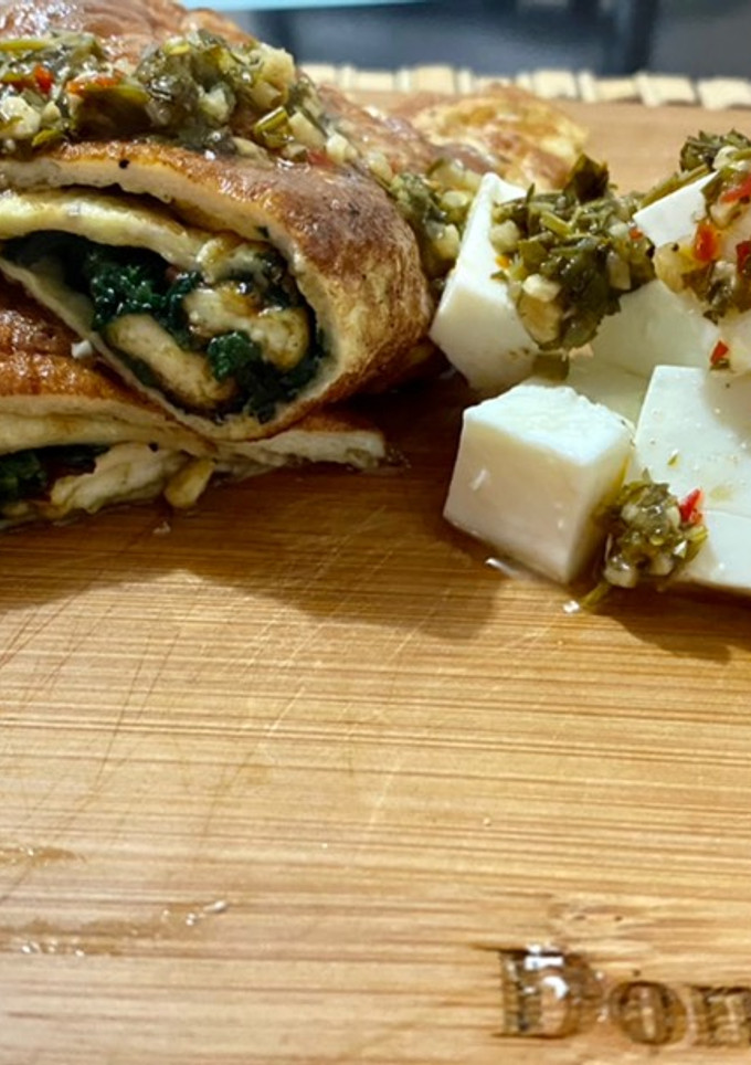 Una foto de Omelette de panela frito con espinacas