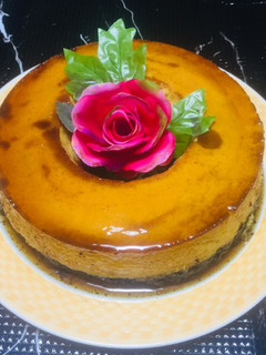 Una foto de Torta dos Caras! Flan de Maracuyá con brownie de Cacao!