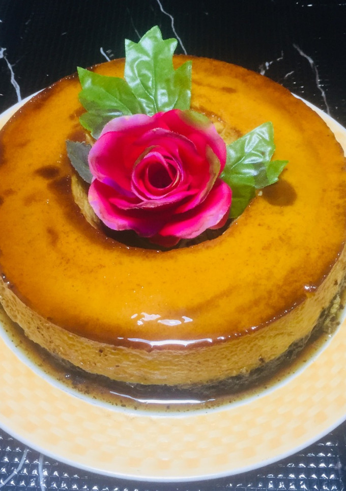 Una foto de Torta dos Caras! Flan de Maracuyá con brownie de Cacao!