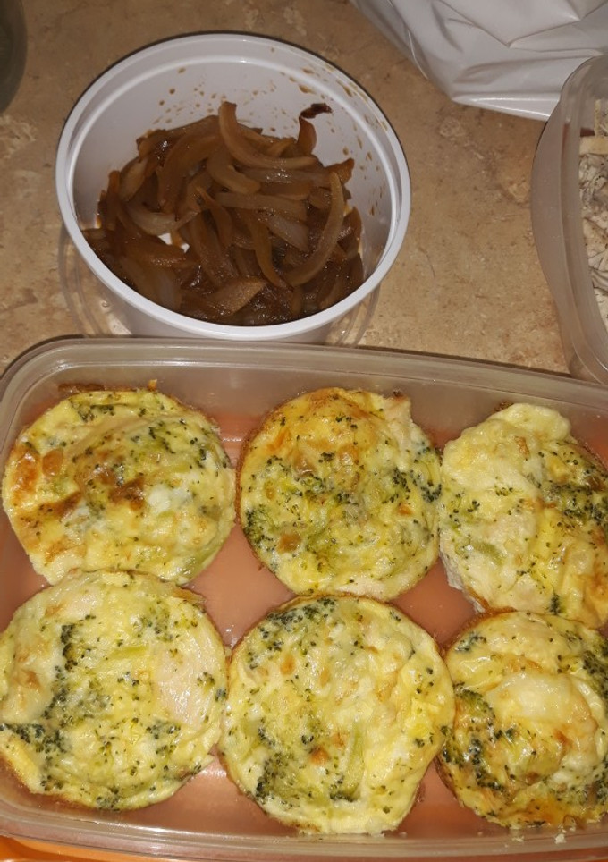 Una foto de Muffins salados con cebolla caramelizada