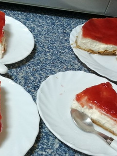Una foto de Tarta de Queso 🧀 y fresa 🍓