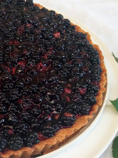 Foto di Crostata con panna cotta e more