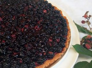 Foto di Crostata con panna cotta e more