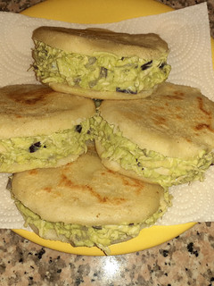 Una foto de Arepas reina pepiadas