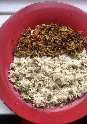 A picture of Peas Pulao with Broccoli fry.