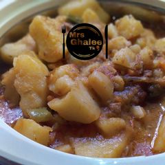 A picture of Irish potatoes pottage with meat.