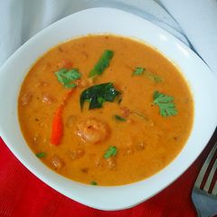 A picture of Restaurant style Prawn curry.