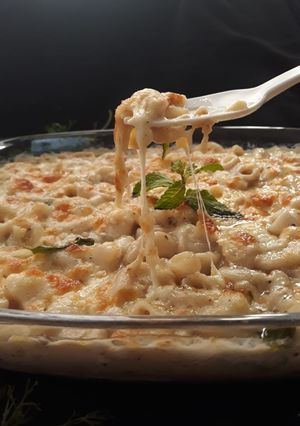 A picture of Mac and cheese.