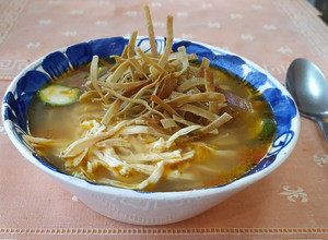 Una foto de Sopa de lima a mi manera