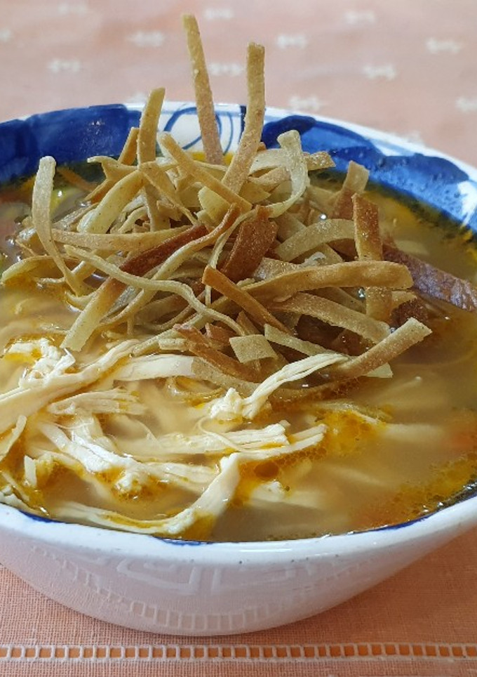 Una foto de Sopa de lima a mi manera