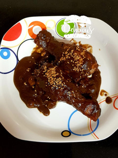 Una foto de Muslos de pollo al vino Montilla Moriles y vinagre balsámico