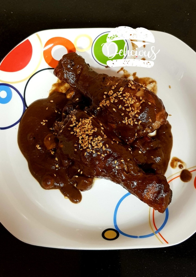 Una foto de Muslos de pollo al vino Montilla Moriles y vinagre balsámico