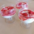 Mousse de chocolate blanco con fresas