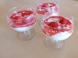 Mousse de chocolate blanco con fresas