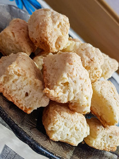Una foto de Scones de queso