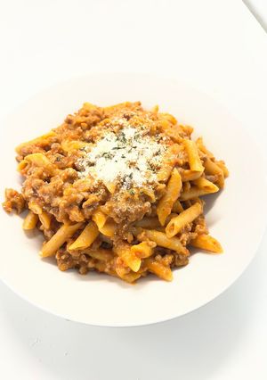 Una foto de Pasta con crema de tomates cherry y carne picada al vino tinto