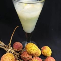 A picture of Lychee lemon mojito.