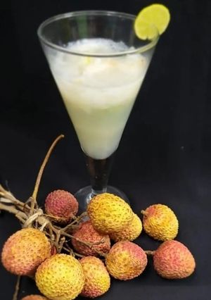 A picture of Lychee lemon mojito.
