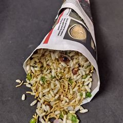 A picture of মসলা মুড়ি (Mosla Muri in Bengali).