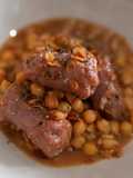 Butifarras estofadas con garbanzos y arroz