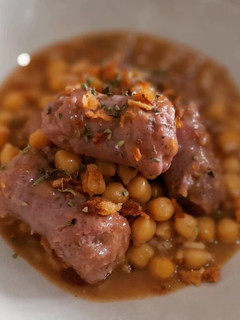Una foto de Butifarras estofadas con garbanzos y arroz