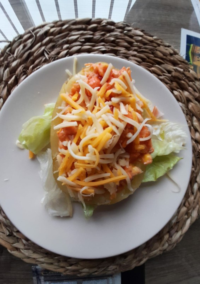 Una foto de Patatas rellenas marinera (cena o almuerzo frío y #fácil)