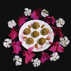 A picture of Rice Flakes Ladoo.