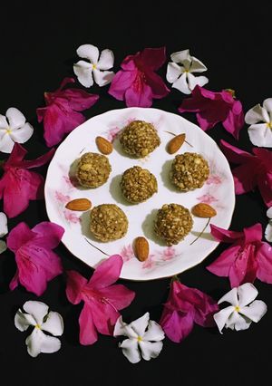 A picture of Rice Flakes Ladoo.